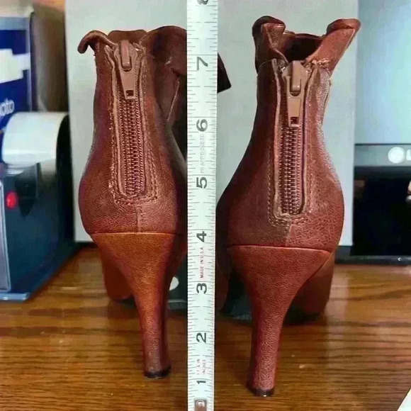 Me Too JuJu Ruffle Top Zip-Back Ankle Booties size 7 1/2 - Picture 11 of 16